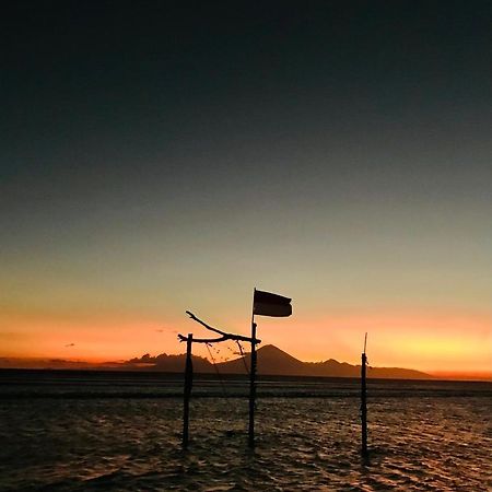 The Exile Sunset Bar & Bungalow Gili Trawangan Exteriör bild