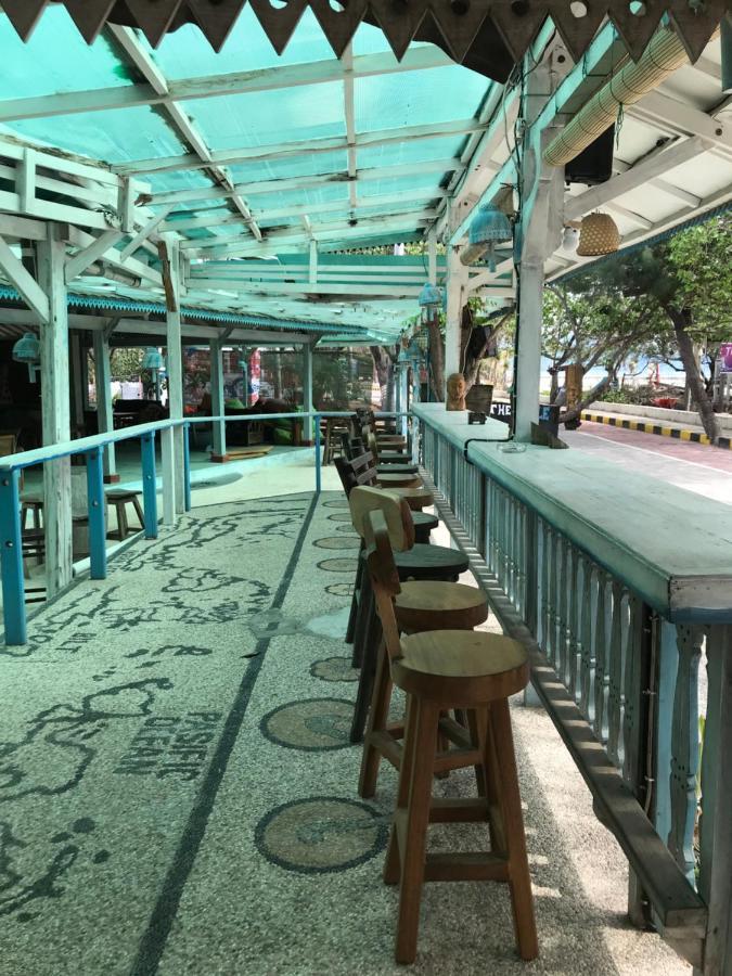 The Exile Sunset Bar & Bungalow Gili Trawangan Exteriör bild