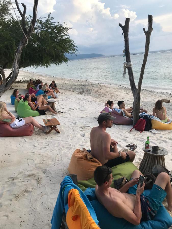 The Exile Sunset Bar & Bungalow Gili Trawangan Exteriör bild
