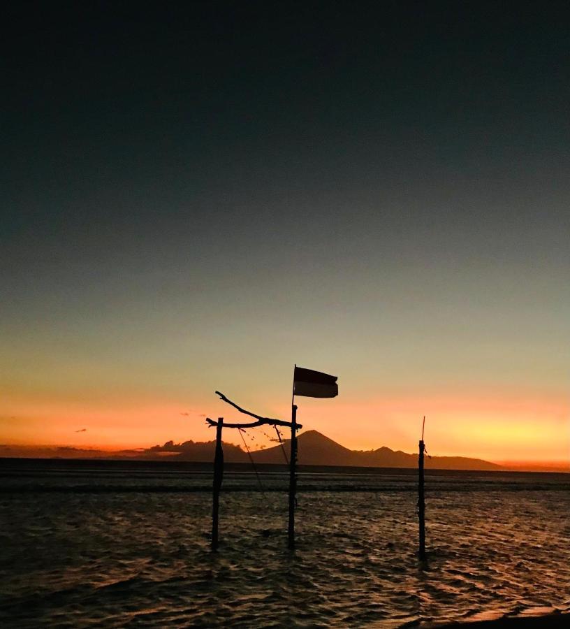 The Exile Sunset Bar & Bungalow Gili Trawangan Exteriör bild