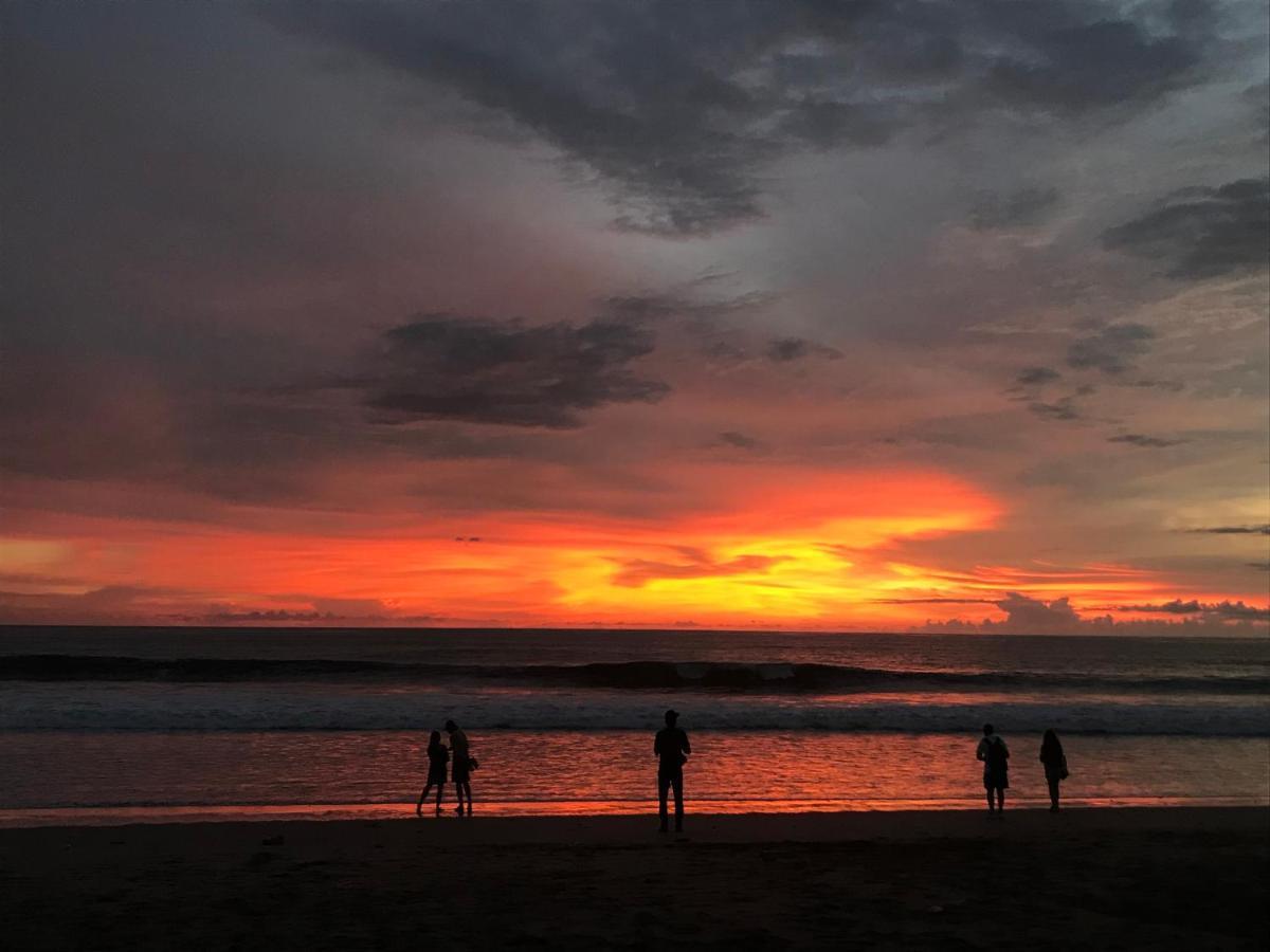 The Exile Sunset Bar & Bungalow Gili Trawangan Exteriör bild