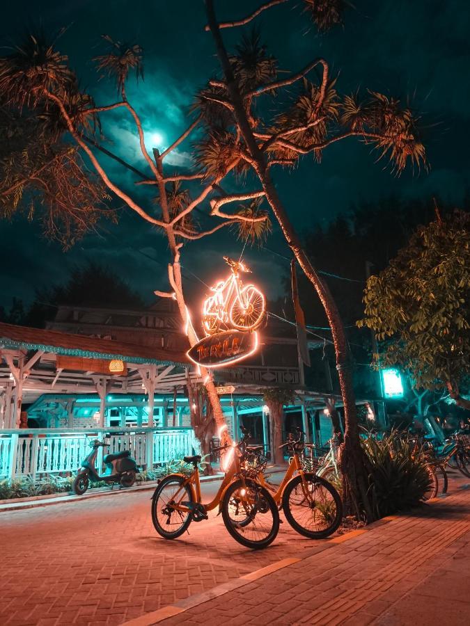 The Exile Sunset Bar & Bungalow Gili Trawangan Exteriör bild