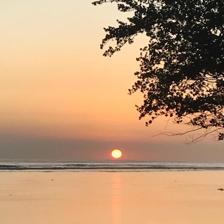 The Exile Sunset Bar & Bungalow Gili Trawangan Exteriör bild